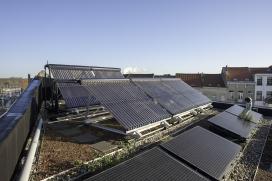 Installations photovoltaïques surimposées et toiture verte