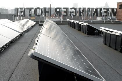 Panneaux photovoltaïques sur console en  toiture plate